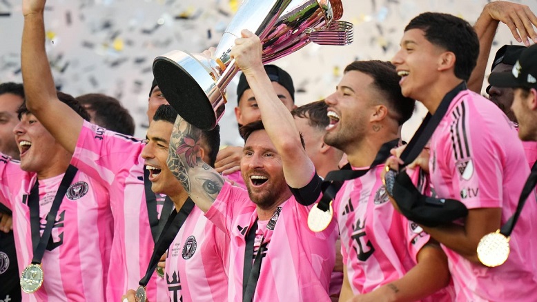 De vreugde van het winnen van het kampioenschap kon het verdriet van het pensioen niet verhullen
